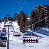 Dans un communiqué, la station de ski précise que cette performance dépasse même de 0,7 % l’hiver record de 2021-2022.